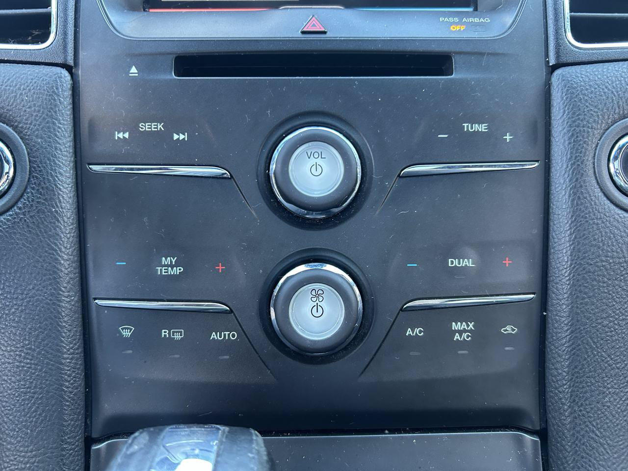 Used 2015 Ford Taurus SEL w/ Equipment Group 201A FWD image 25