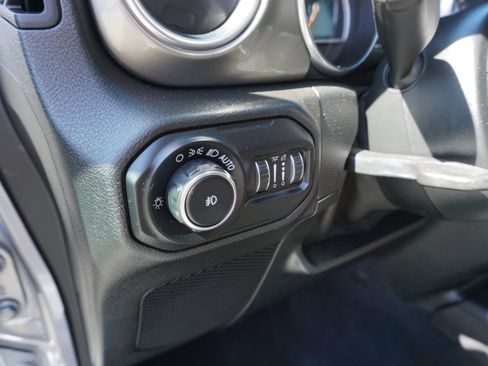 Used 2020 Jeep Wrangler Unlimited Sahara AWD/4WD image 12
