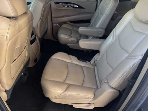 Used 2020 Cadillac Escalade ESV Platinum w/ Escalade Sport Edition image 19