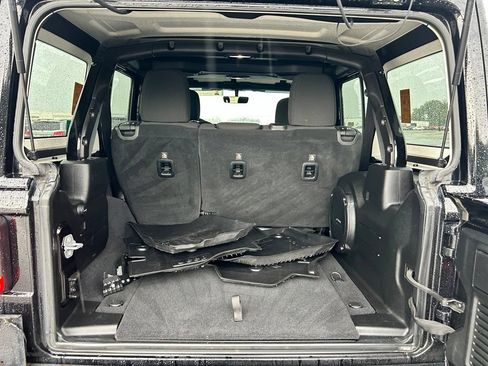 Used 2018 Jeep Wrangler Unlimited Sahara AWD/4WD image 25