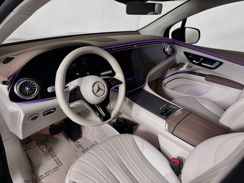 Used 2023 Mercedes-Benz EQS 580 4MATIC SUV image 9