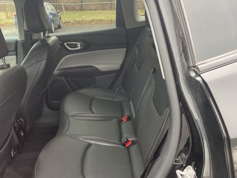 Used 2022 Jeep Compass Limited image 11