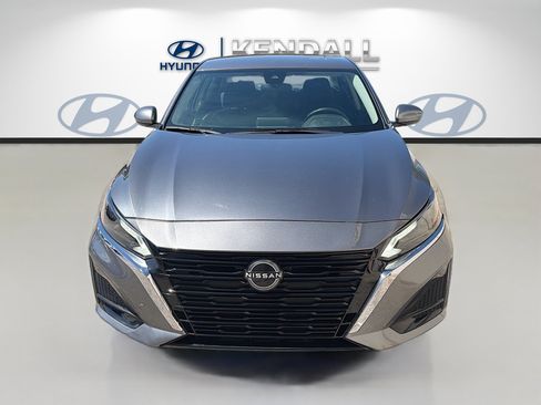 Used 2023 Nissan Altima 2.5 SV FWD image 2