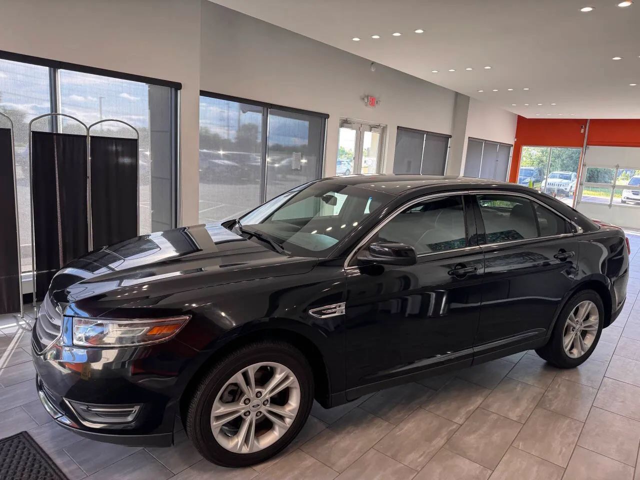 Used 2014 Ford Taurus SEL w/ Equipment Group 201A FWD image 7