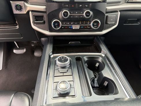 Used 2024 Ford Expedition Max XLT image 25