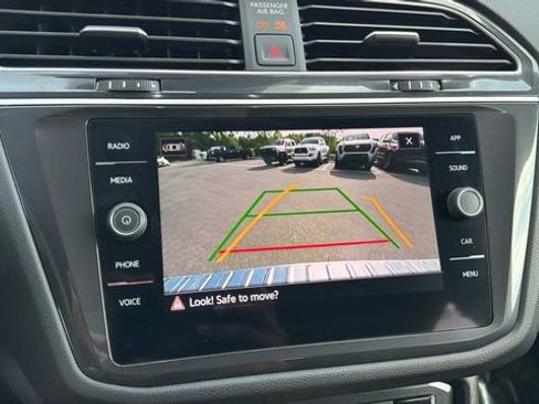 Used 2024 Volkswagen Tiguan SE image 28