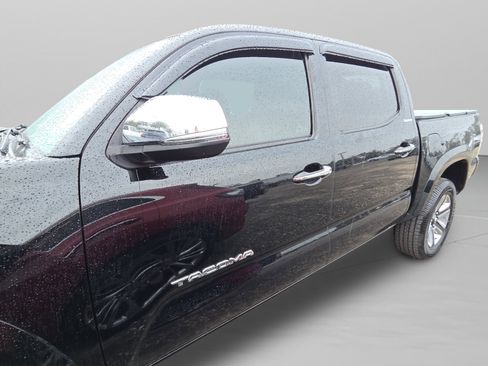 Used 2016 Toyota Tacoma Limited image 28