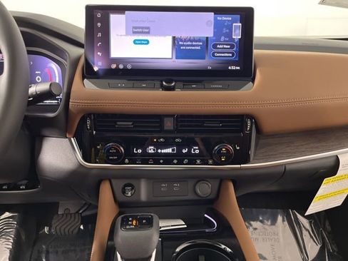 New 2026 Nissan Rogue Platinum image 24