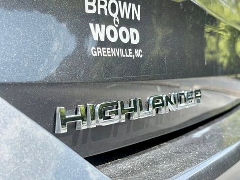 Used 2021 Toyota Highlander L FWD image 15