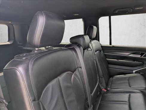 Used 2024 Jeep Wagoneer L Series II RWD image 11