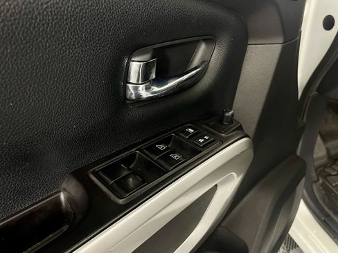 Used 2020 Nissan Titan SL w/ Moonroof Package image 12