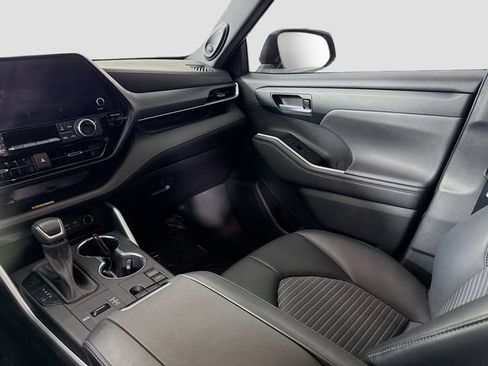 Used 2023 Toyota Highlander XSE FWD image 23