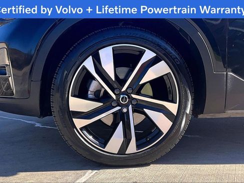 Used 2023 Volvo XC40 B4 Plus image 12