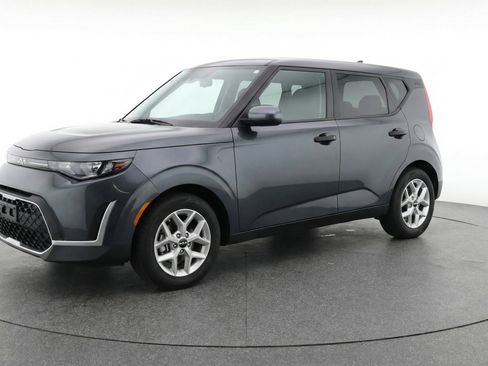 Used 2025 Kia Soul LX w/ LX Technology Package FWD image 3
