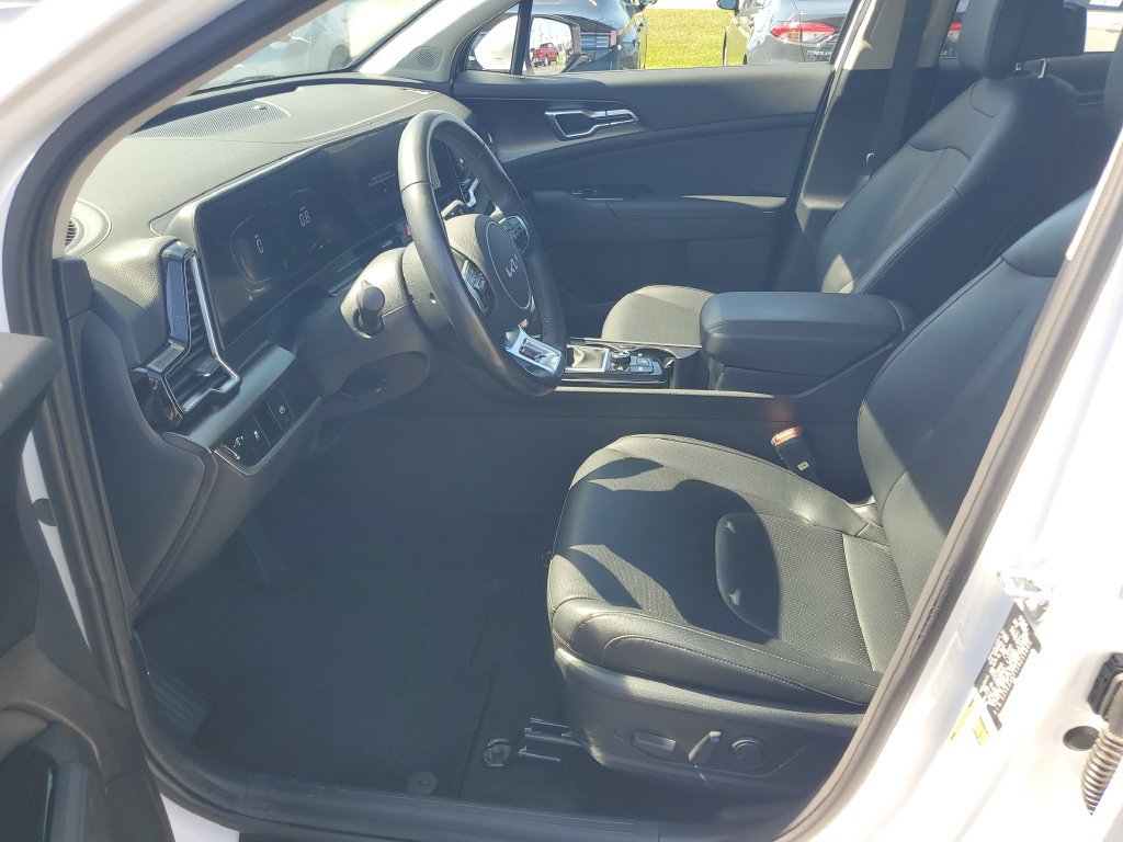 Used 2025 Kia Sportage EX FWD image 5