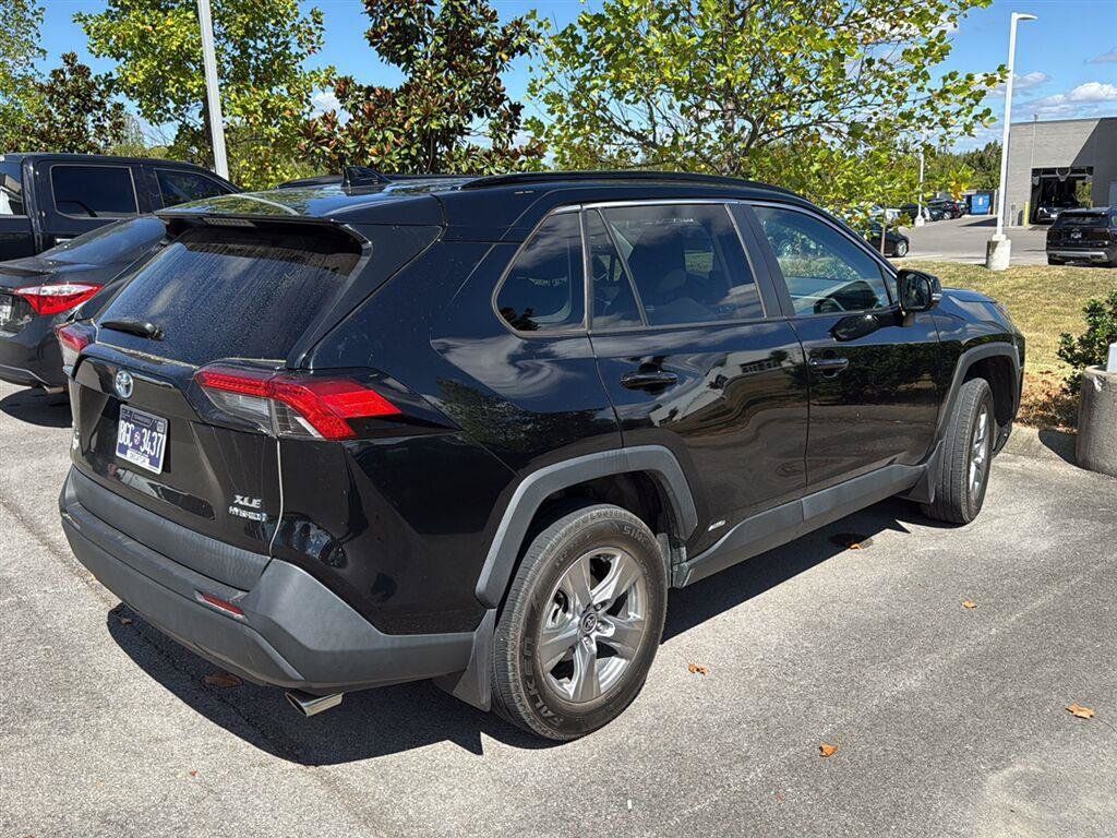 Used 2022 Toyota RAV4 XLE w/ Convenience Package AWD/4WD image 2