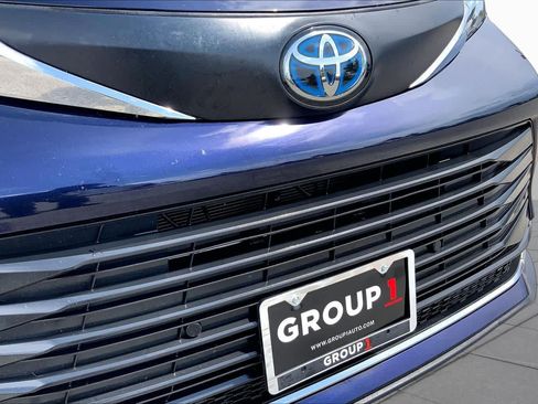 Used 2023 Toyota Sienna XLE w/ XLE Plus Package FWD image 29