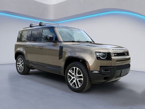 Used 2025 Land Rover Defender 110 X-Dynamic SE AWD/4WD image 2