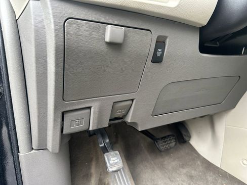 Used 2017 Toyota Sienna XLE w/ XLE Navigation Package image 14