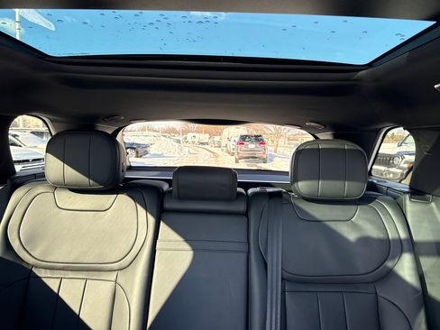 Used 2025 Land Rover Range Rover Sport SE image 24