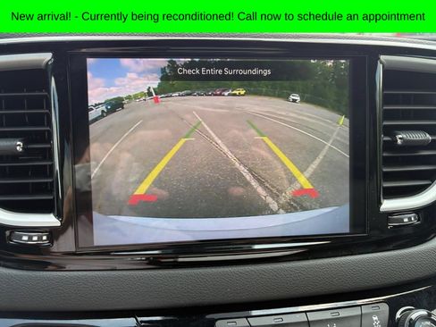 Used 2025 Chrysler Pacifica Select FWD image 12