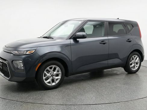 Used 2025 Kia Soul LX w/ LX Technology Package FWD image 3