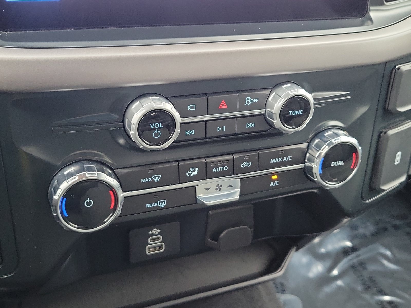 Used 2025 Ford F150 XLT w/ Equipment Group 301A Standard AWD/4WD image 17
