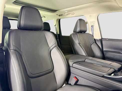 Used 2026 INFINITI QX80 Luxe w/ Cargo Package RWD image 16