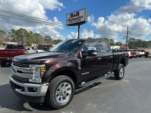 Used 2019 Ford F250 Lariat w/ Chrome Package image 1
