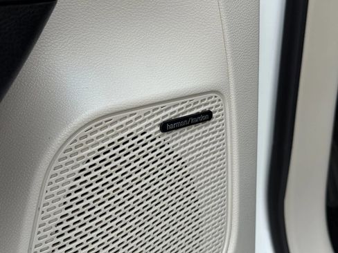 Used 2018 Chrysler Pacifica Limited image 13