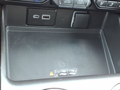 Certified 2023 Chevrolet Suburban High Country AWD/4WD image 23