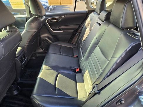 Used 2020 Toyota RAV4 XLE Premium image 7