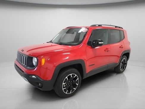 Used 2023 Jeep Renegade Latitude AWD/4WD image 3