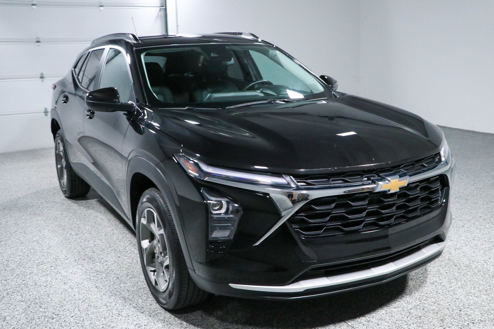 Used 2025 Chevrolet Trax LT w/ LT Convenience Package FWD image 5