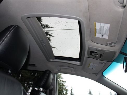 Used 2015 Toyota Sienna SE w/ SE Preferred Package FWD image 10