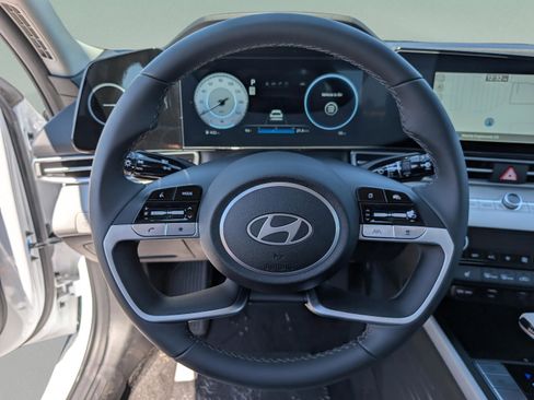 New 2025 Hyundai Elantra Limited image 23