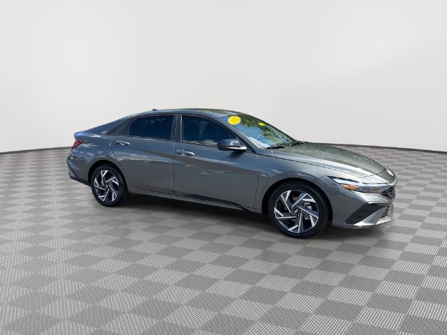 Used 2025 Hyundai Elantra Sport FWD image 14