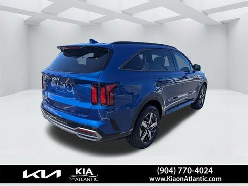 Used 2023 Kia Sorento S w/ Panoramic Sunroof Package image 3