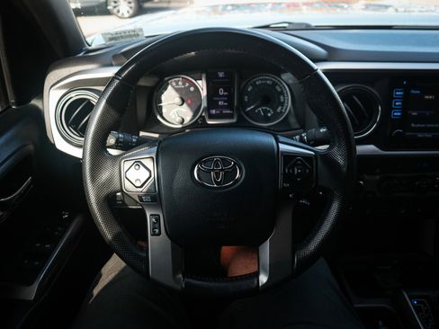 Used 2016 Toyota Tacoma Limited image 18