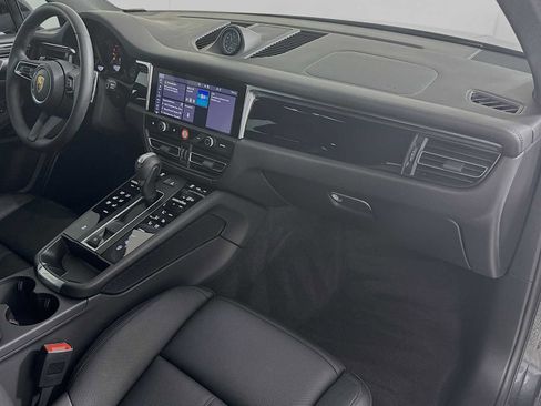 Used 2026 Porsche Macan image 30