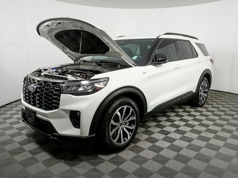 Used 2025 Ford Explorer ST-Line w/ Premium Package image 35