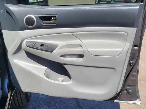 Used 2013 Toyota Tacoma PreRunner w/ SR5 Pkg image 15