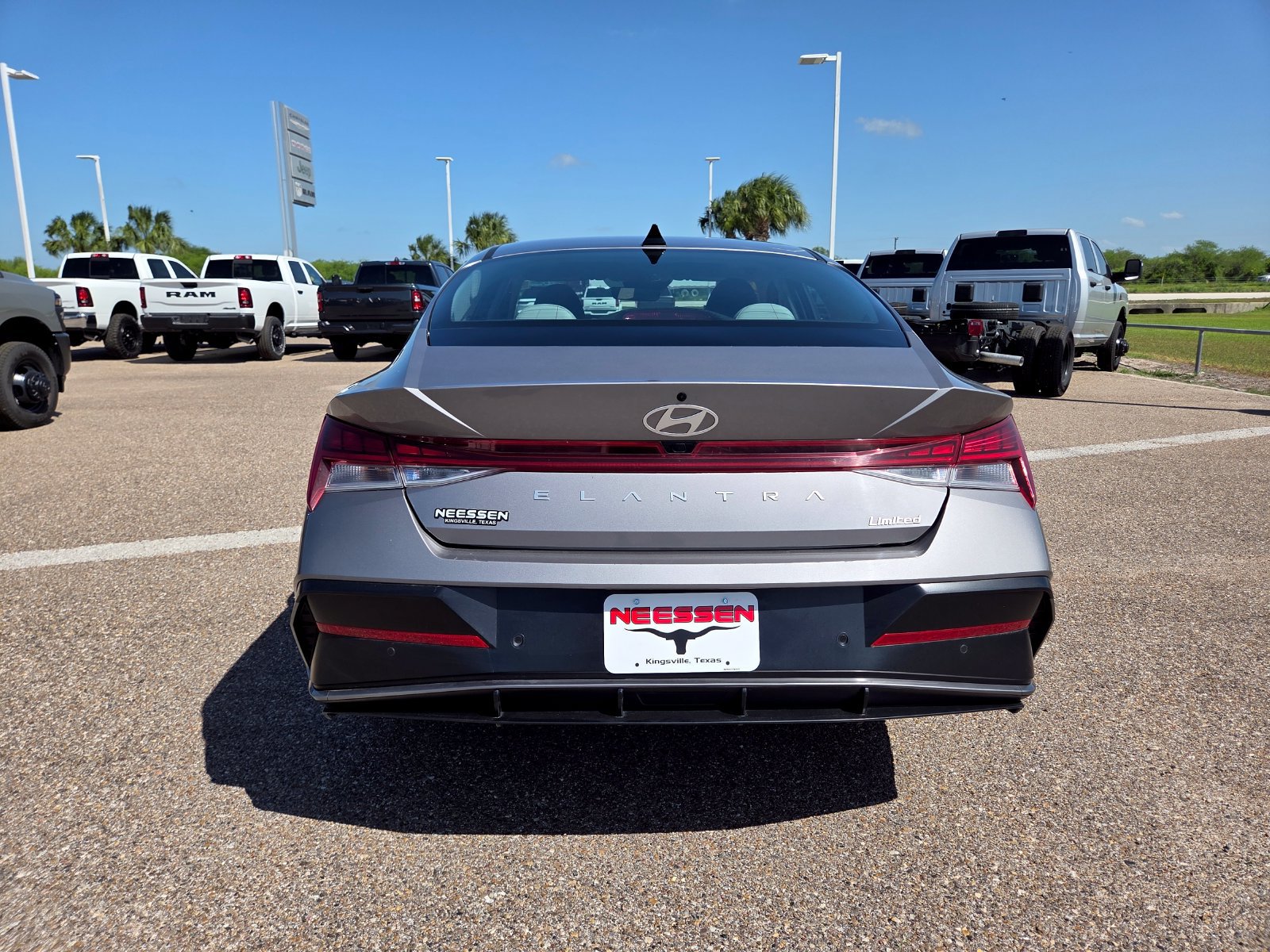 Used 2024 Hyundai Elantra Limited FWD image 6