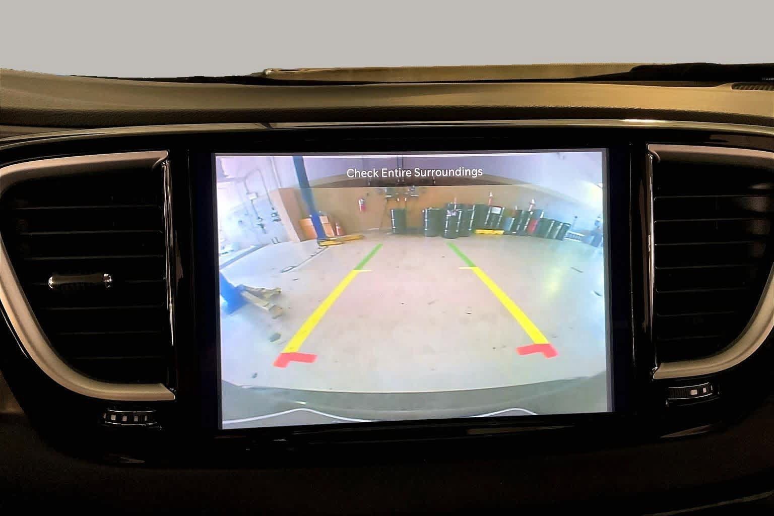 Used 2024 Chrysler Pacifica Touring-L FWD image 26