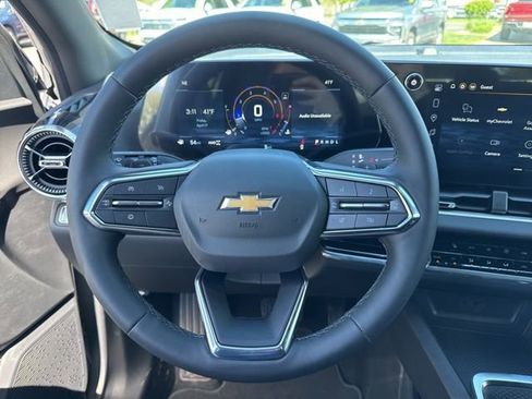 New 2026 Chevrolet Equinox LT w/ Convenience Package II AWD/4WD image 16