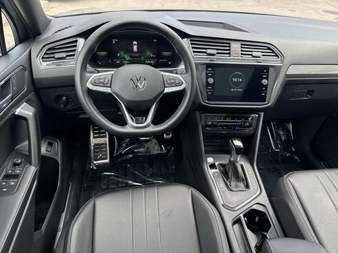 Used 2023 Volkswagen Tiguan SE R-Line FWD image 8