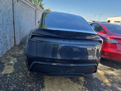 Used 2026 Tesla Model Y AWD image 9