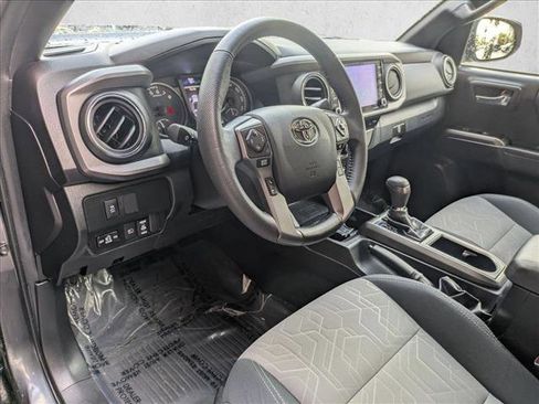 Used 2022 Toyota Tacoma TRD Off-Road image 8