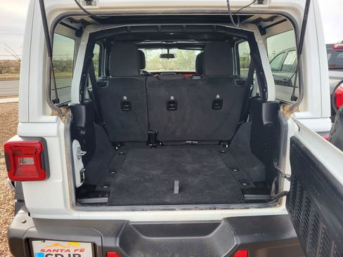 Used 2019 Jeep Wrangler Unlimited Rubicon w/ Steel Bumper Group image 32