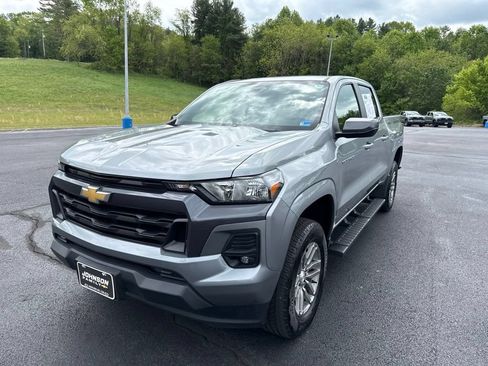 Used 2023 Chevrolet Colorado LT w/ LT Convenience Package II AWD/4WD image 4